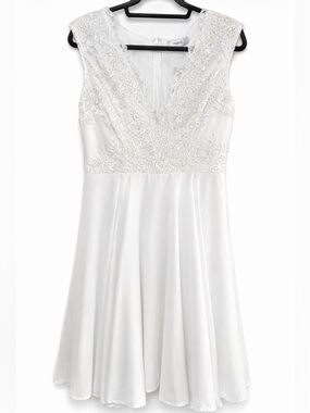 ✨ Maniju White Lace Bodice Dress – NWT ✨